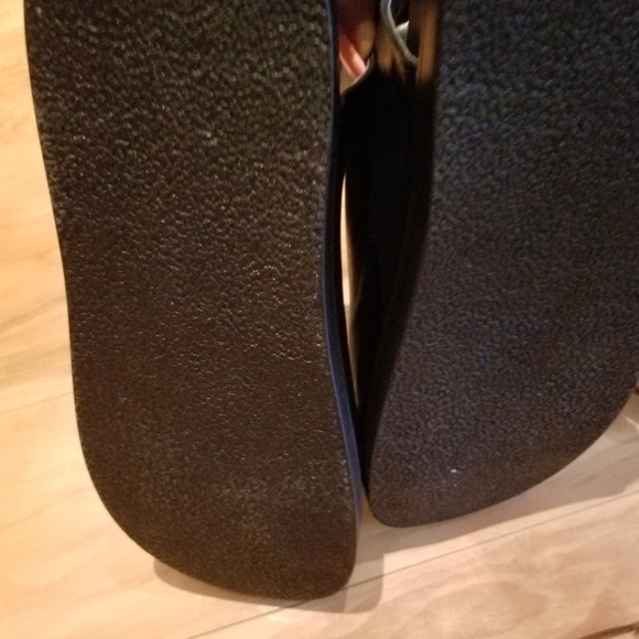 Sandals - Picture 4 of 4